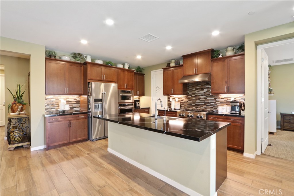 10902 Flora Park Way Property Photo 7
