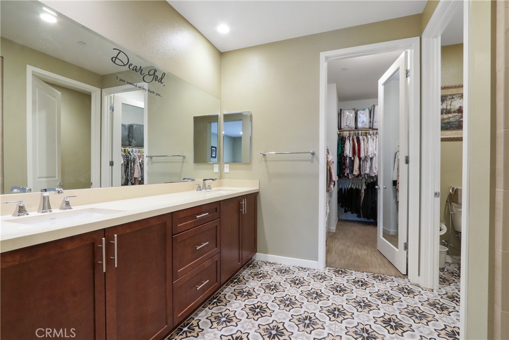 10902 Flora Park Way Property Photo 13