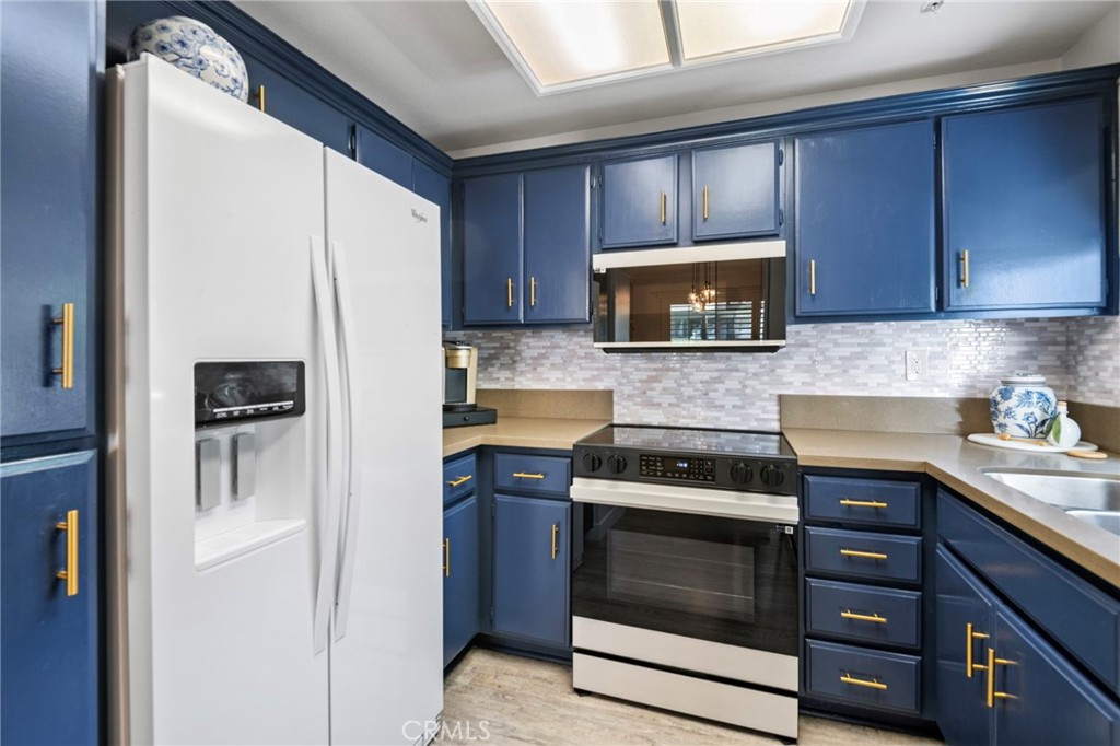 32 Corniche D Property Photo 8