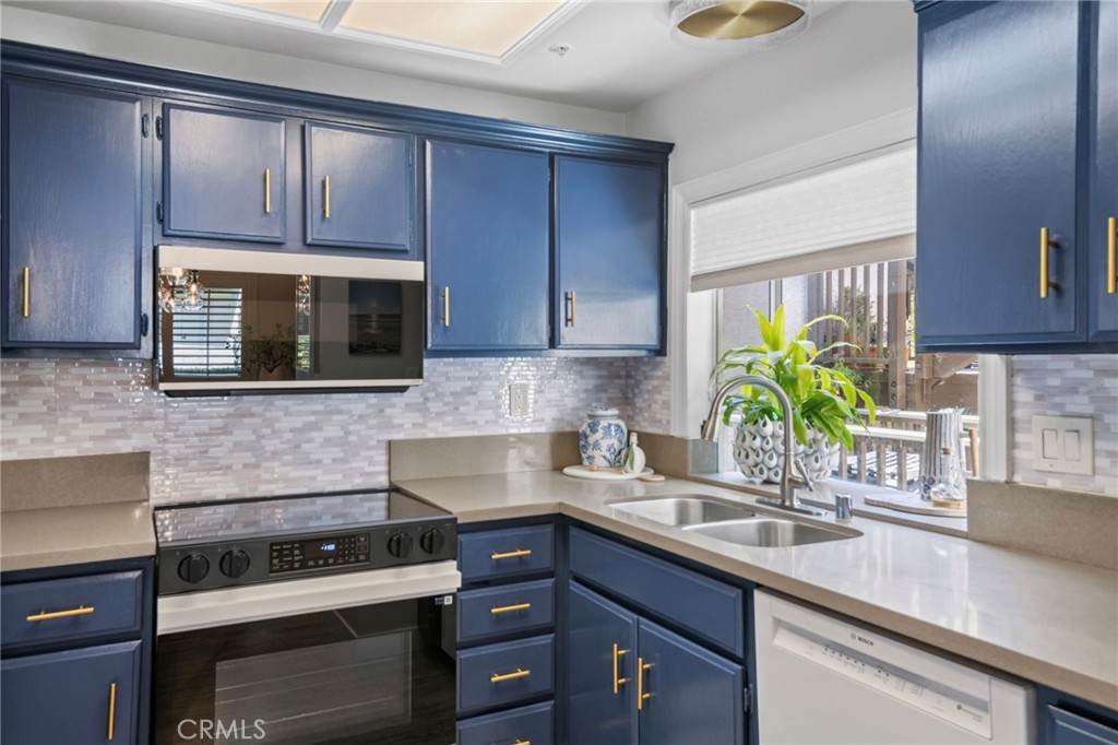 32 Corniche D Property Photo 10
