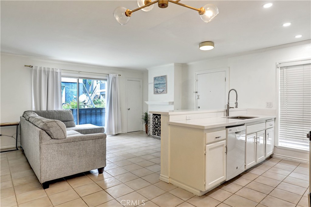 2815 S Fairview St, #g Property Photo 3