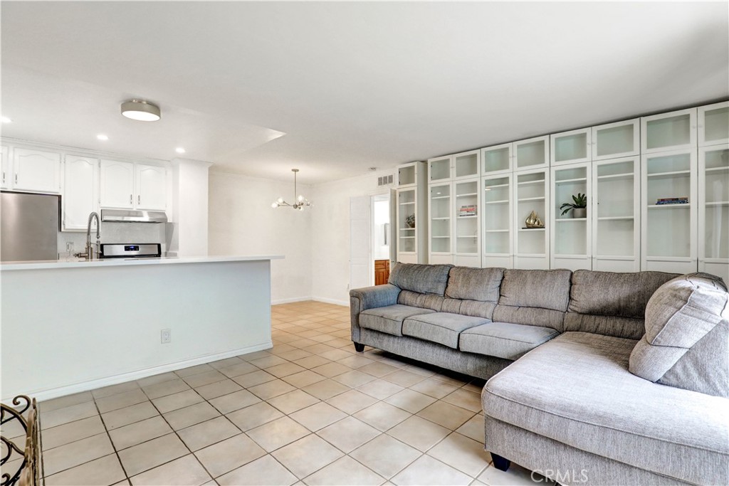 2815 S Fairview St, #g Property Photo 4
