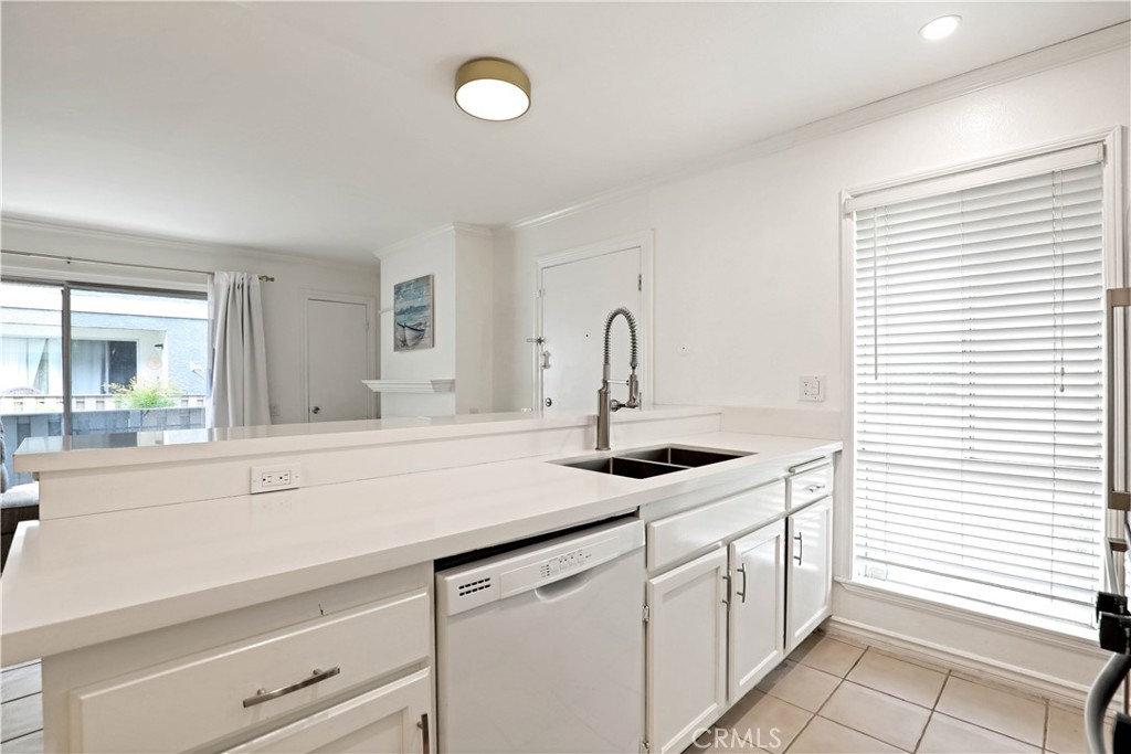 2815 S Fairview St, #g Property Photo 9