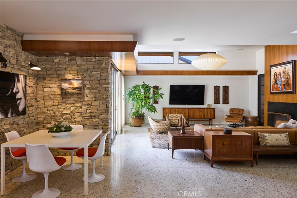 1112 Park Street Property Photo 4