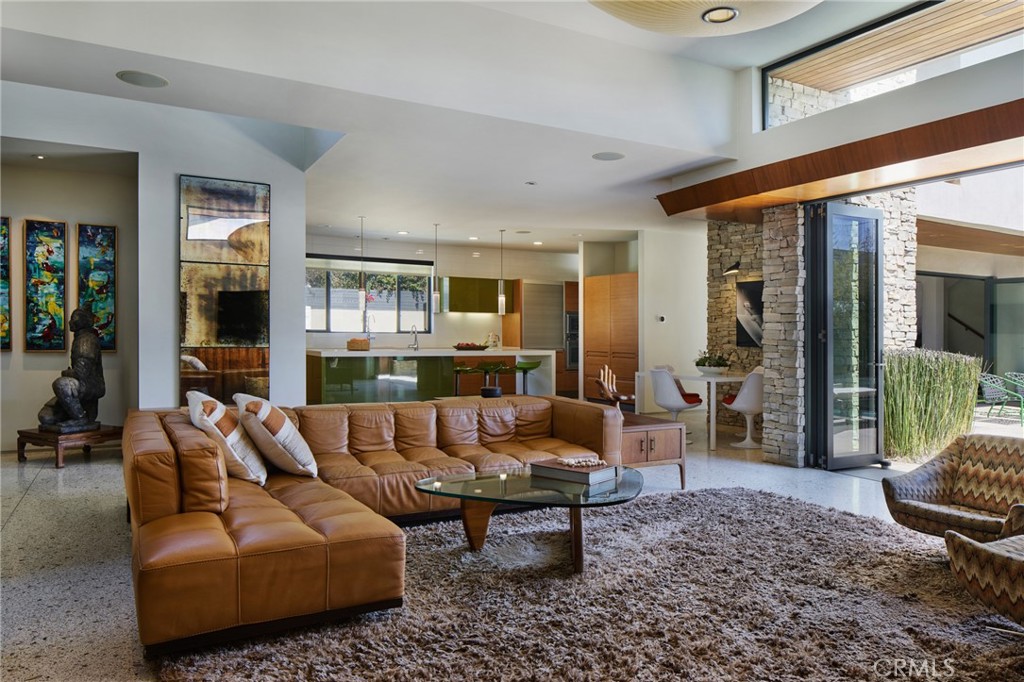 1112 Park Street Property Photo 6