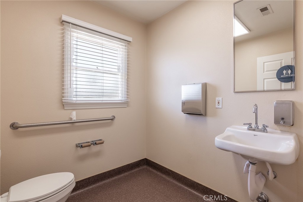 19361 Beach Blvd. Property Photo 6