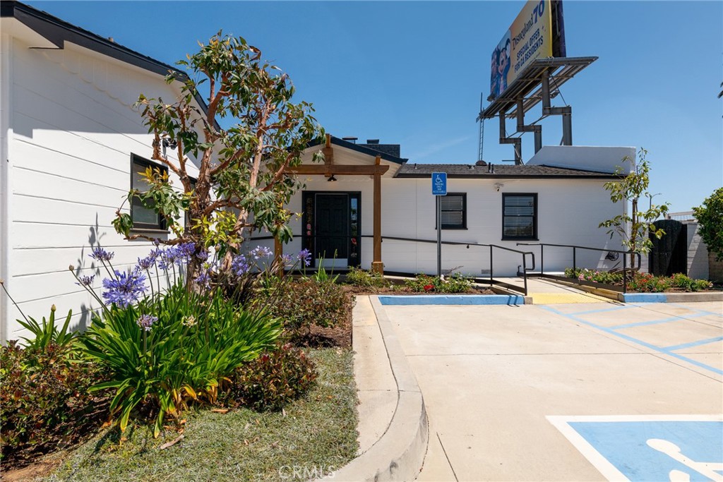 19361 Beach Blvd. Property Photo 23