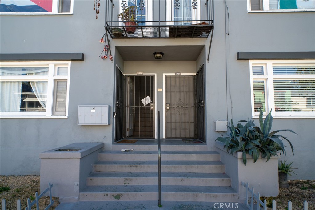 1042 1048 E Broadway Property Photo 4