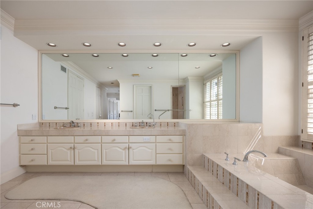 2 Chatham Court Property Photo 16
