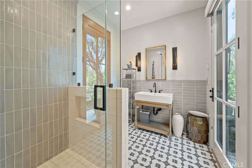 4701 Balboa Property Photo 34