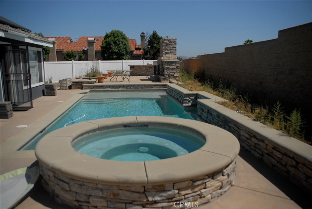 2007 Aberdeen Drive Property Photo 2