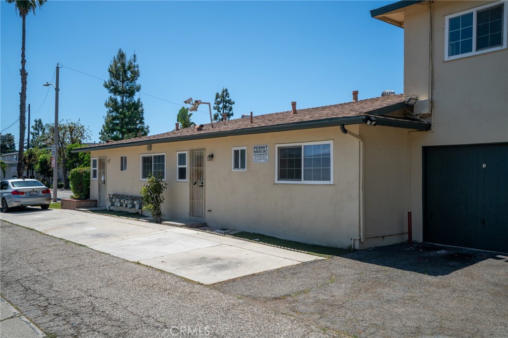 9661 9671 Maureen Drive Property Photo 6