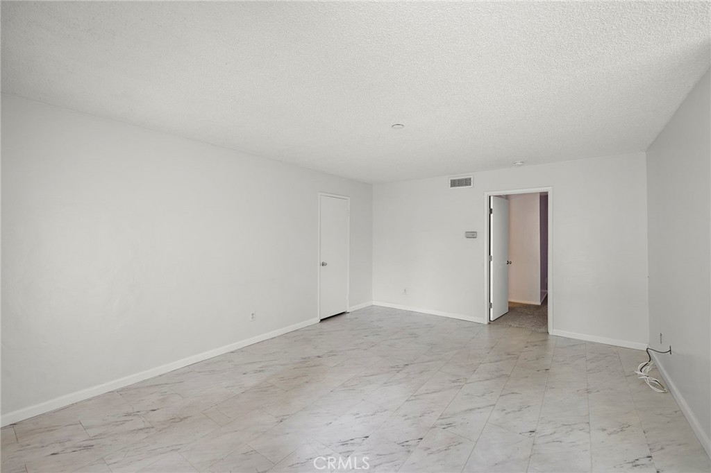 23252 Orange 7 Property Photo 2