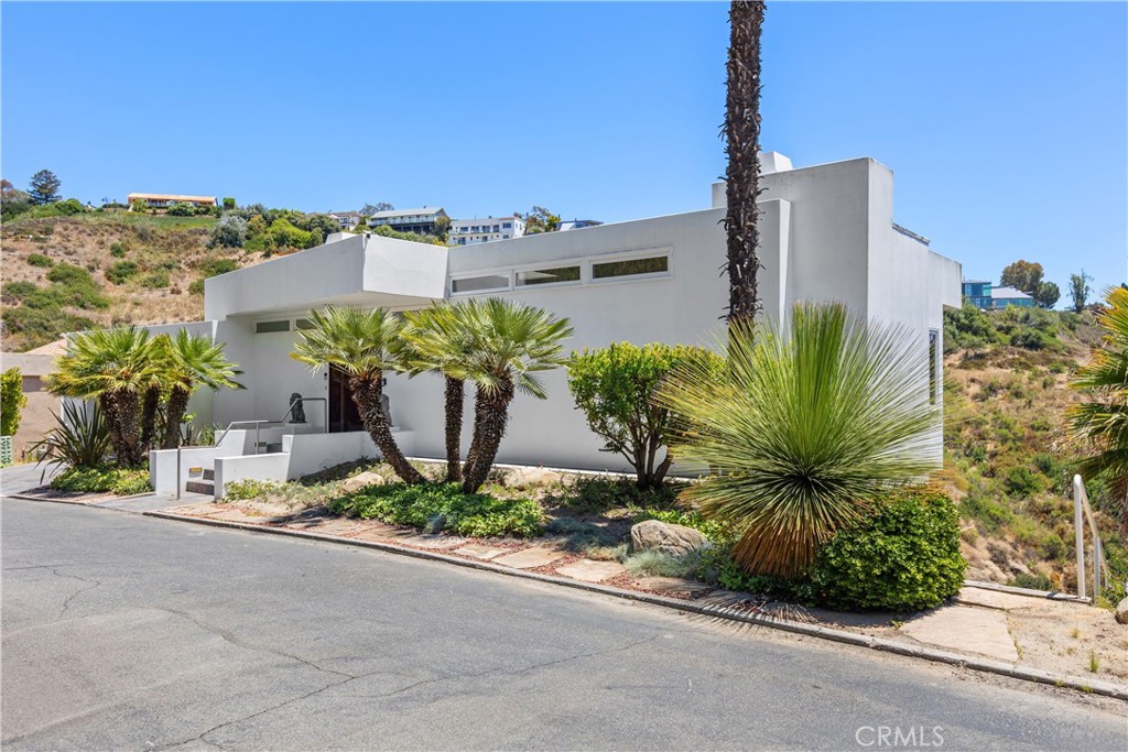 2365 Hillview Drive Property Photo 1