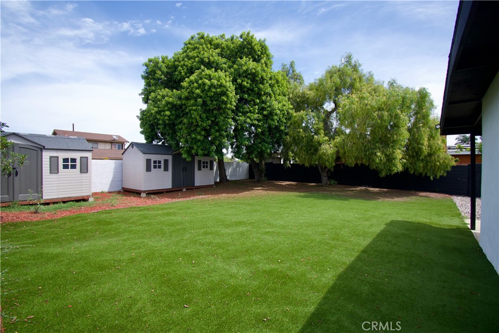 820 Iris Property Photo 1