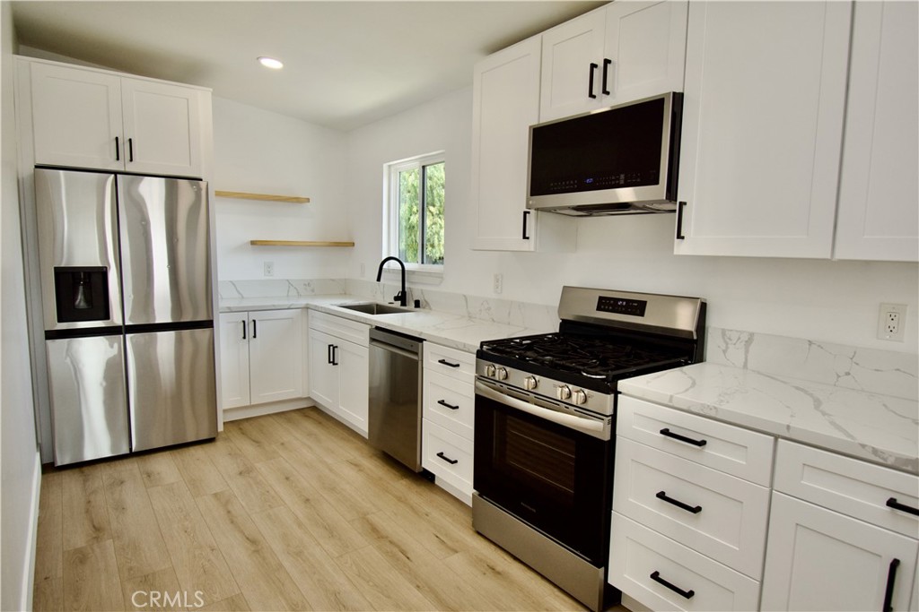 820 Iris Property Photo 3