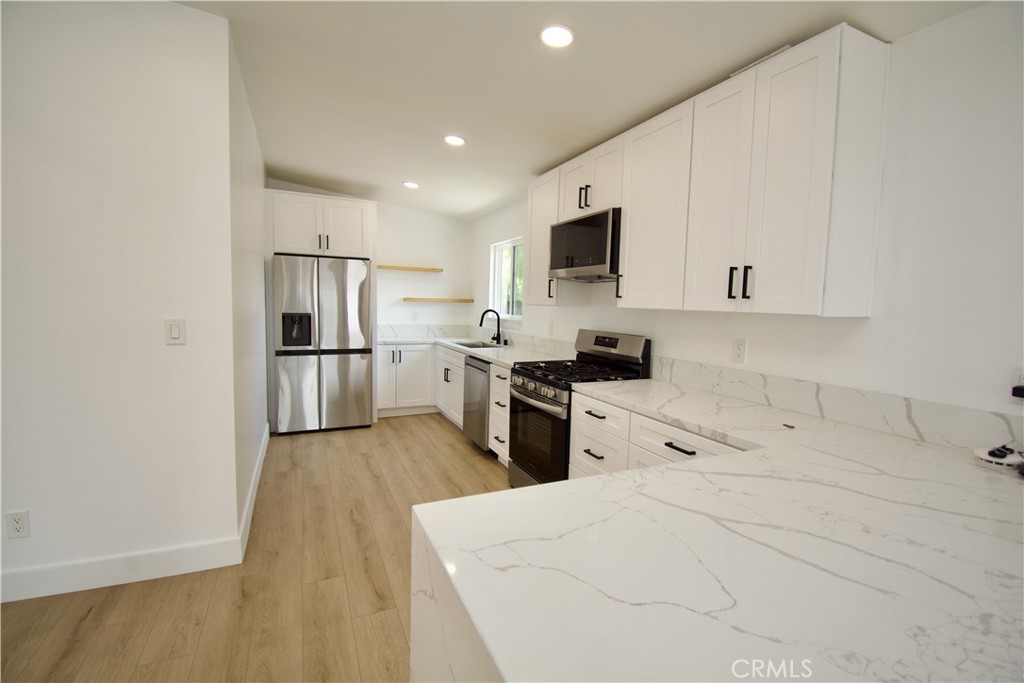 820 Iris Property Photo 4