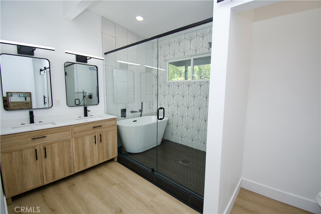 820 Iris Property Photo 9