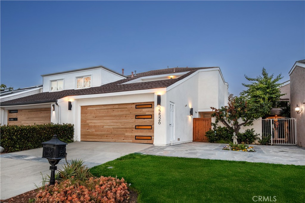 22526 Lake Forest Lane Property Photo 3