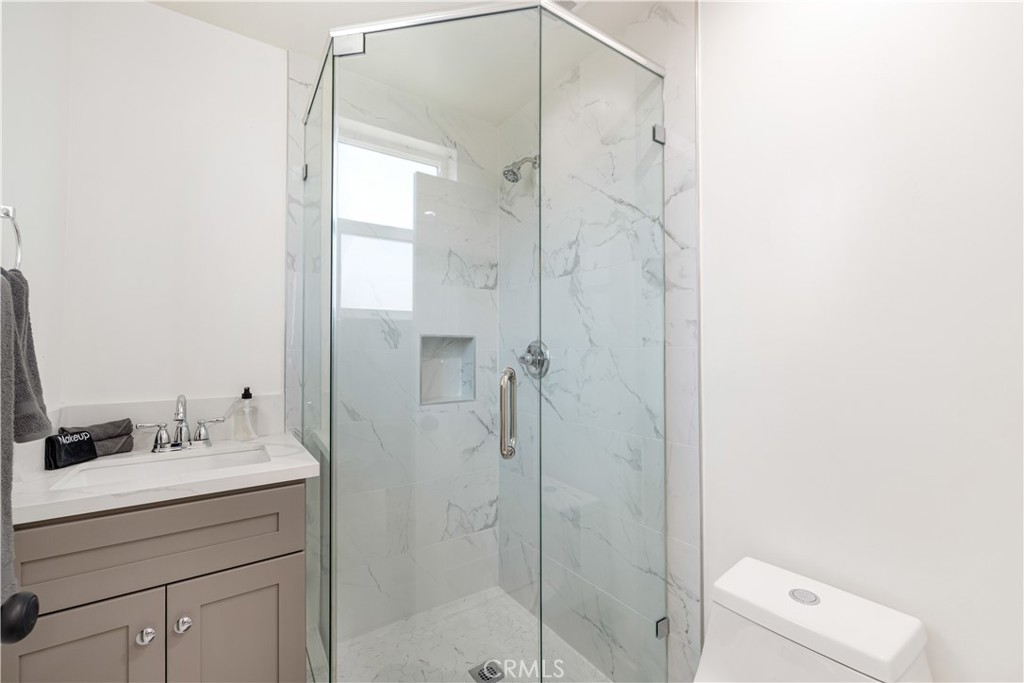 443 N Harvard Boulevard 1/2 Property Photo 21