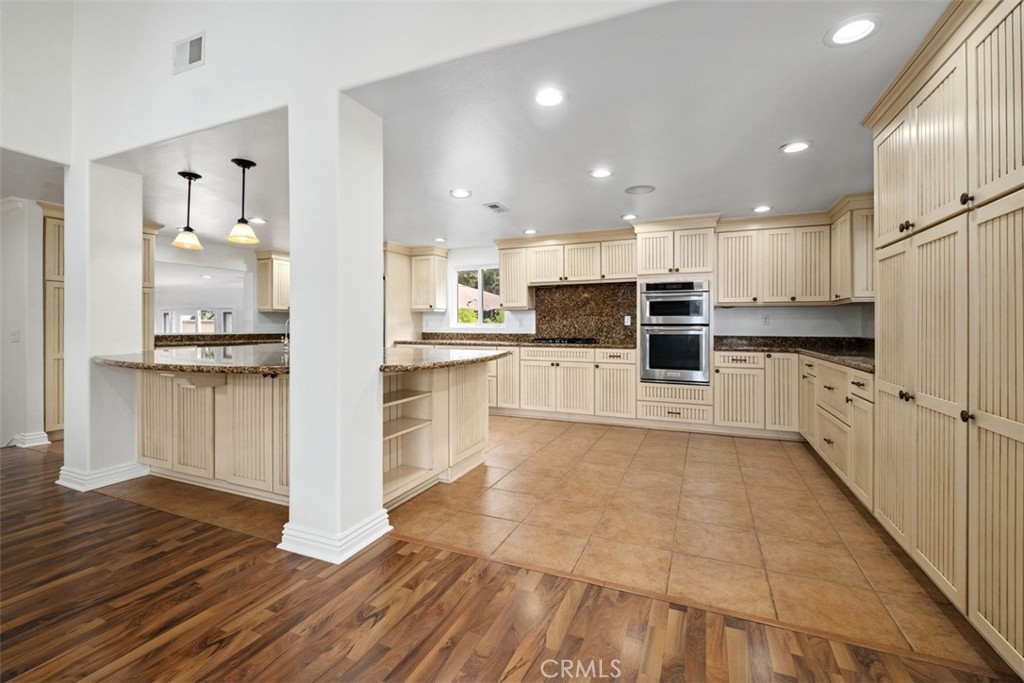 24422 Via Del Rio Property Photo 11