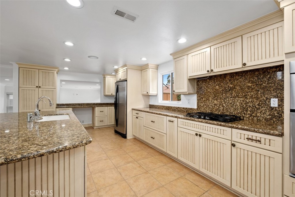 24422 Via Del Rio Property Photo 13