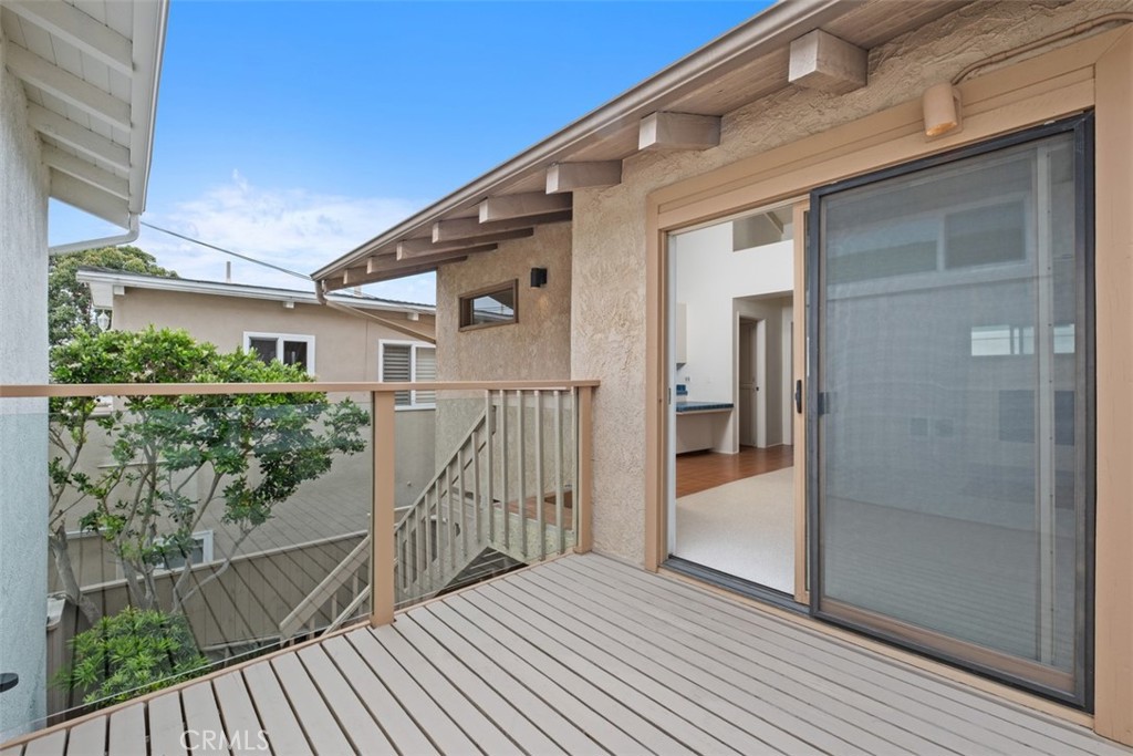 707 1/2 Marigold Avenue Property Photo 3