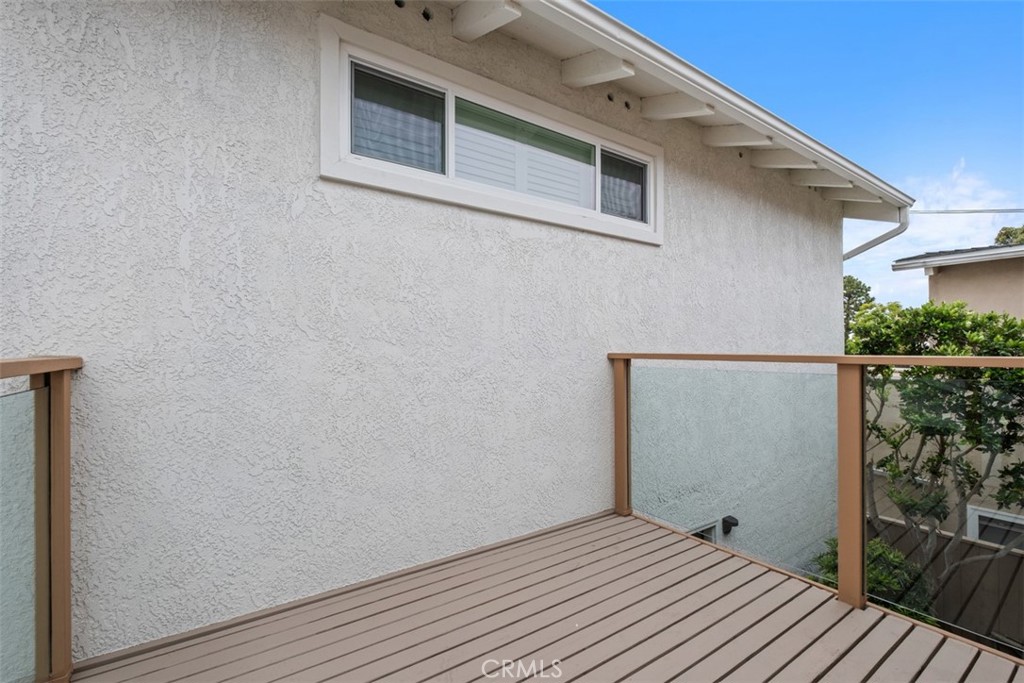 707 1/2 Marigold Avenue Property Photo 4