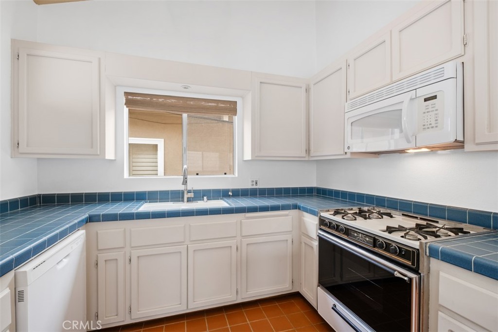 707 1/2 Marigold Avenue Property Photo 7