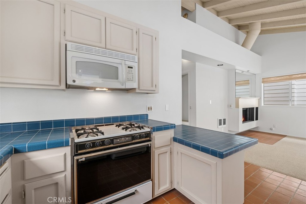 707 1/2 Marigold Avenue Property Photo 8