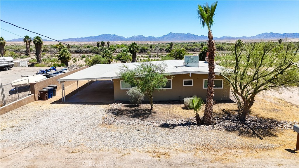 1526 Riviera Dr. Property Photo 2