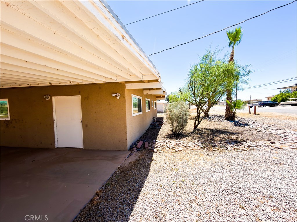1526 Riviera Dr. Property Photo 3