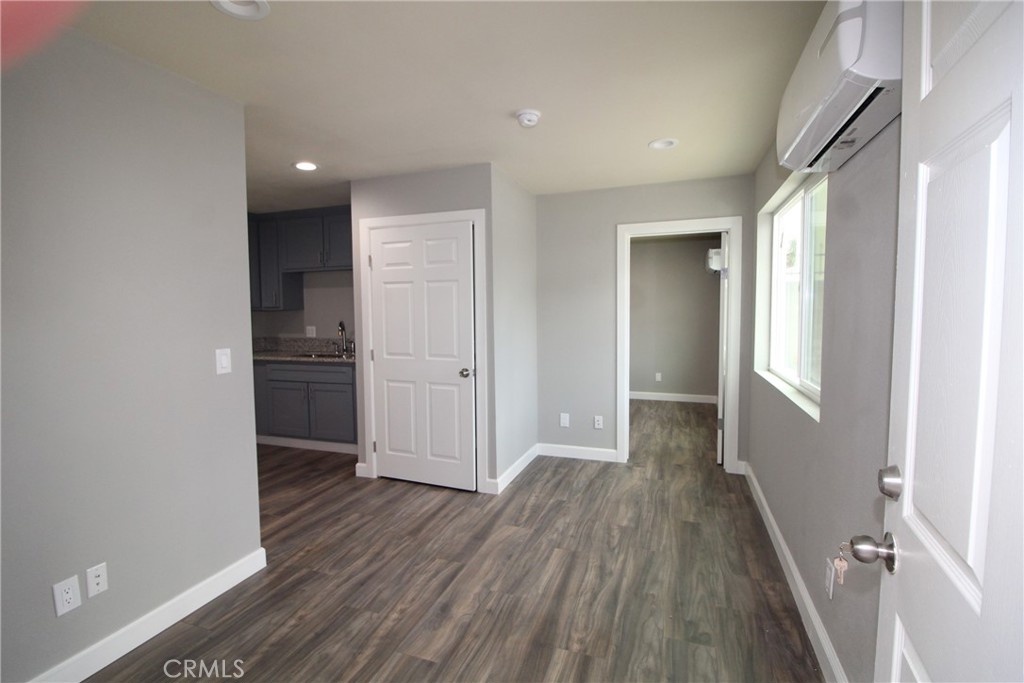 4986 Southern Avenue E Property Photo 4