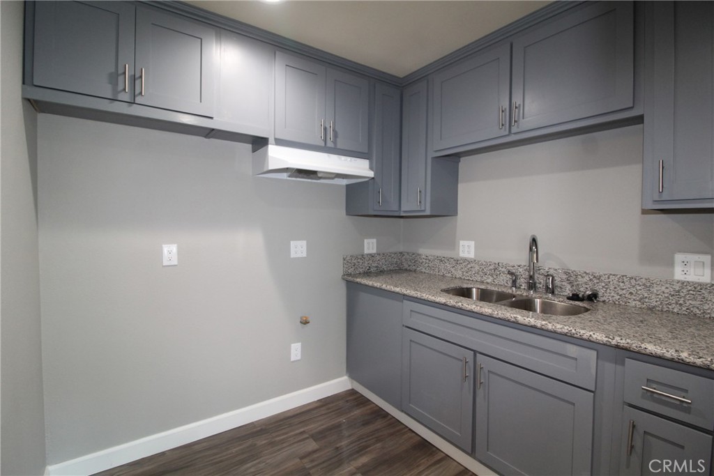 4986 Southern Avenue E Property Photo 5
