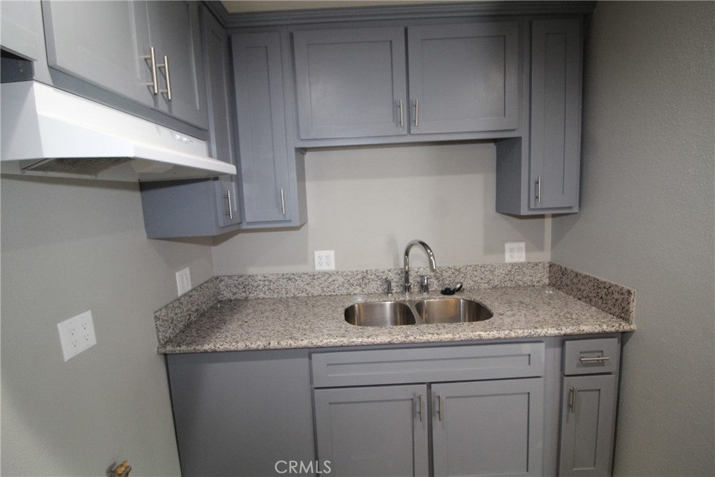 4986 Southern Avenue E Property Photo 6