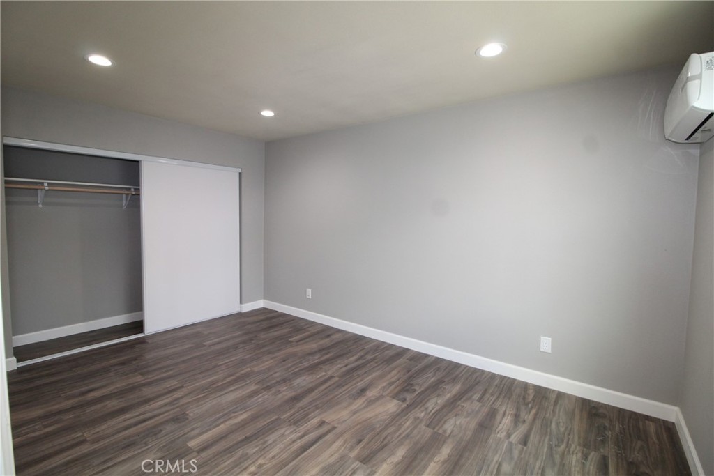 4986 Southern Avenue E Property Photo 8