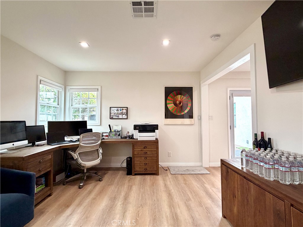 4538 Tujunga Avenue Property Photo 4