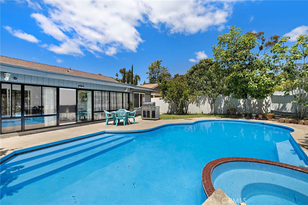 23512 Lipari Property Photo