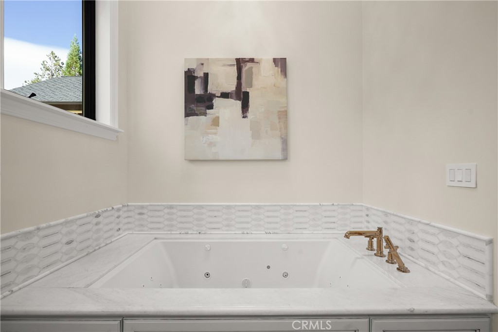 39055 N Shore Drive Property Photo 15