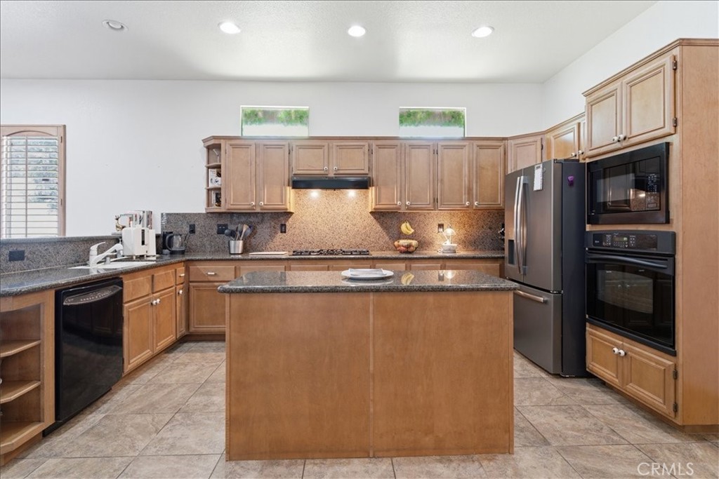 23841 Piedras Property Photo 4
