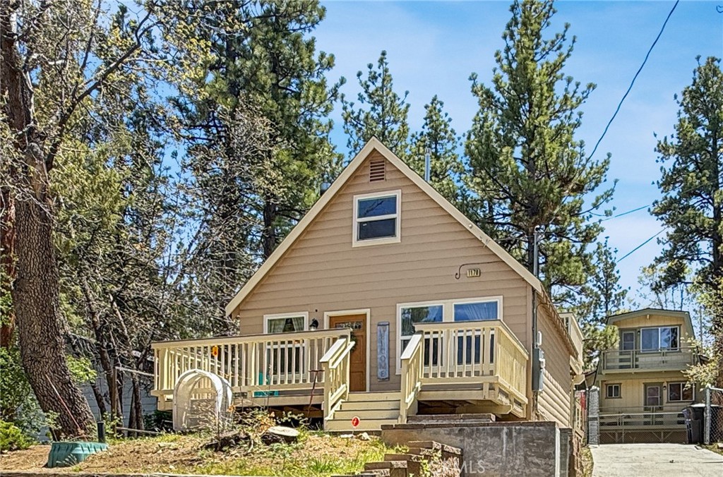 1170 Vine Property Photo 3