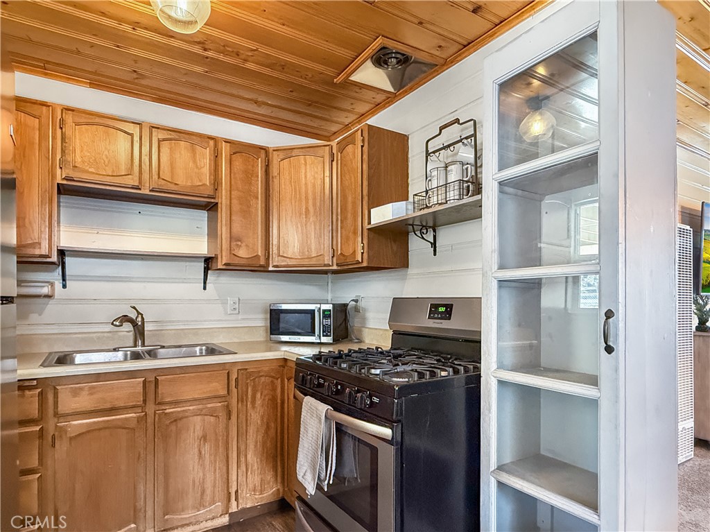 1170 Vine Property Photo 9