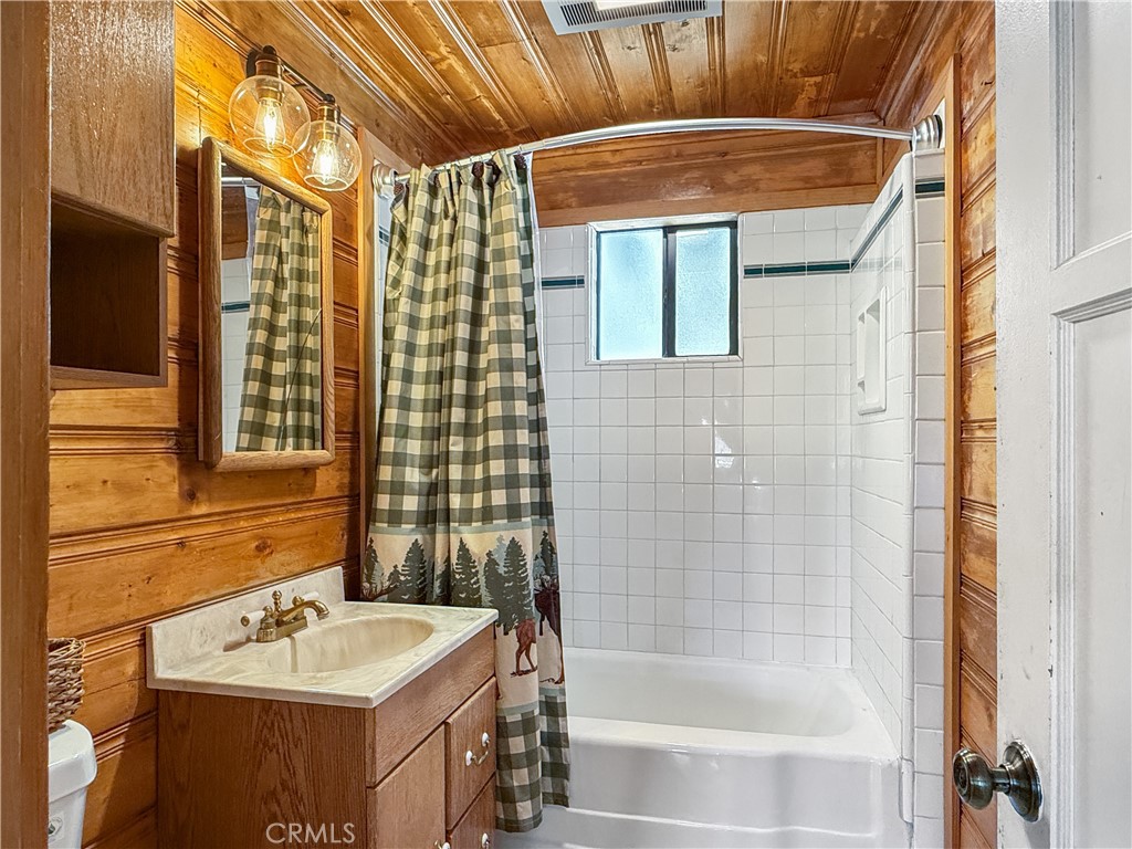 1170 Vine Property Photo 11