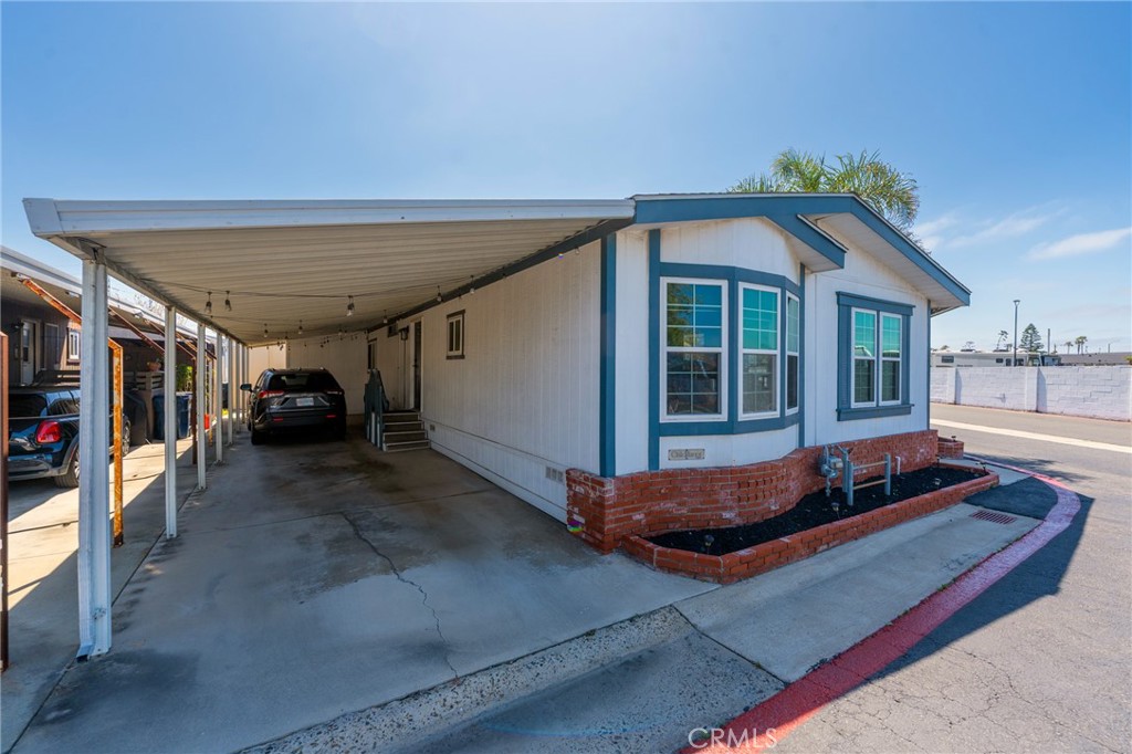 21851 Newland St 266 Property Photo 4