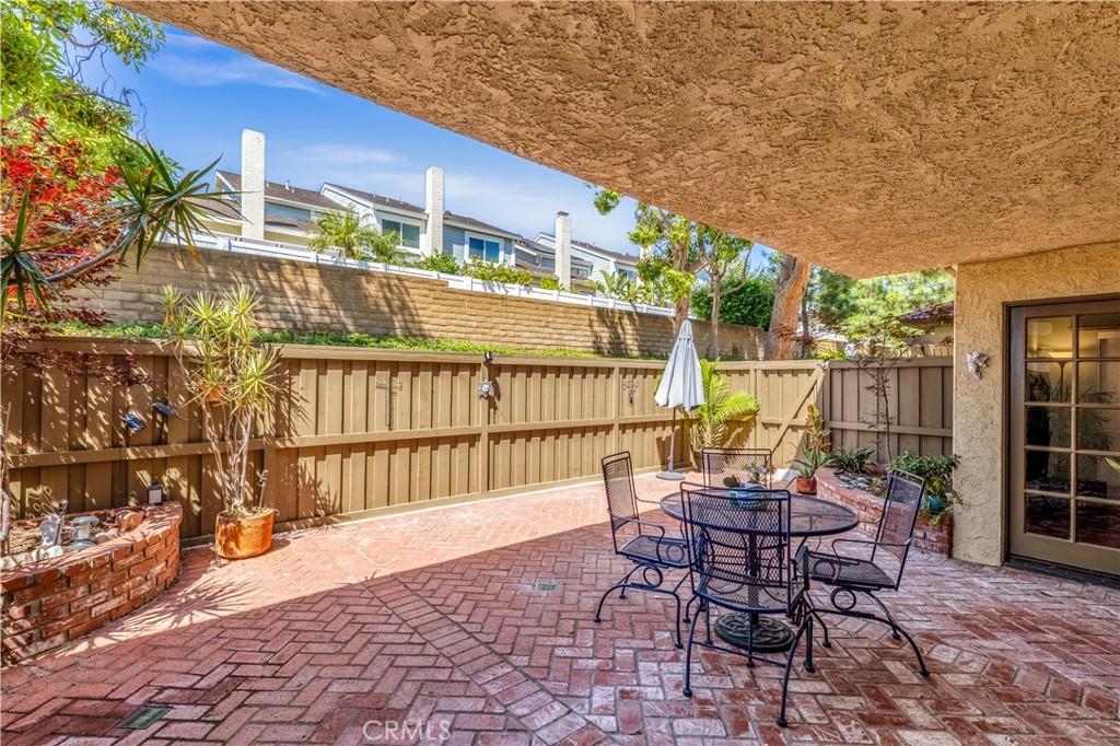 25231 Tanoak Property Photo 1