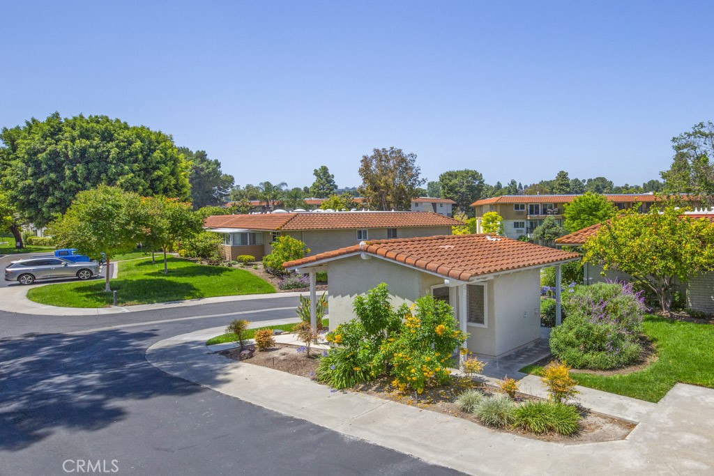2320 Via Puerta, #b Property Photo 12