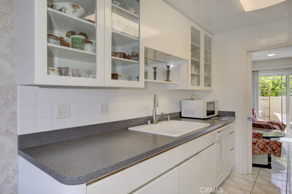 2320 Via Puerta, #b Property Photo 15