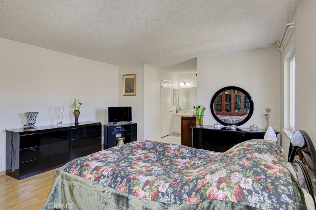 2320 Via Puerta, #b Property Photo 35