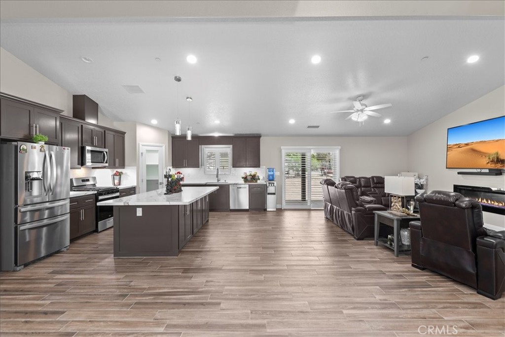 18332 Catalpa Property Photo 3