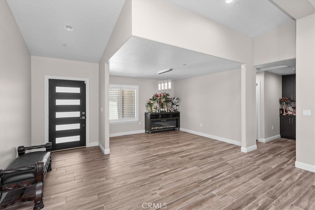 18332 Catalpa Property Photo 7